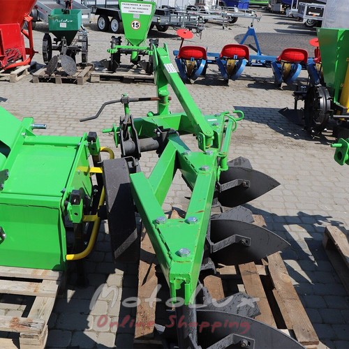 Three-Hull Plow for Tractor Bomet 3-25
