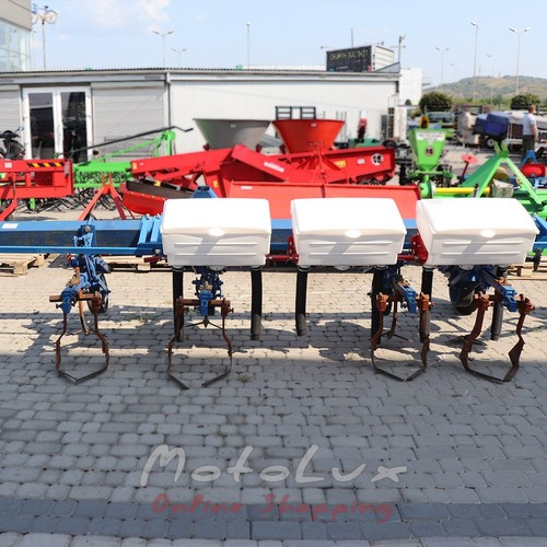 Sorközművelő Kultivátor Favorit  KNRF-4.2-04 traktorhoz műtrágyázó rendszerrel