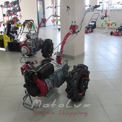 Egytengelyes kistraktor Motor Sich MB-6DE, 8 LE, léghűtés, dízel