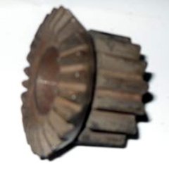 Gear wheel of the right half axis of 15/24 teeth on the Xingtai 120 minitractor