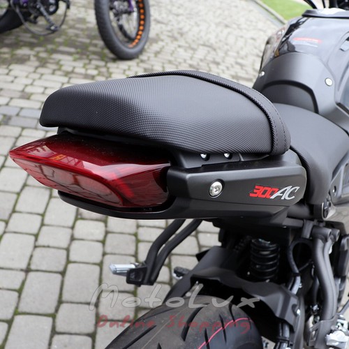 Motorkerékpár Voge LX300-6H 300AC AC6 NeoCafe, fekete