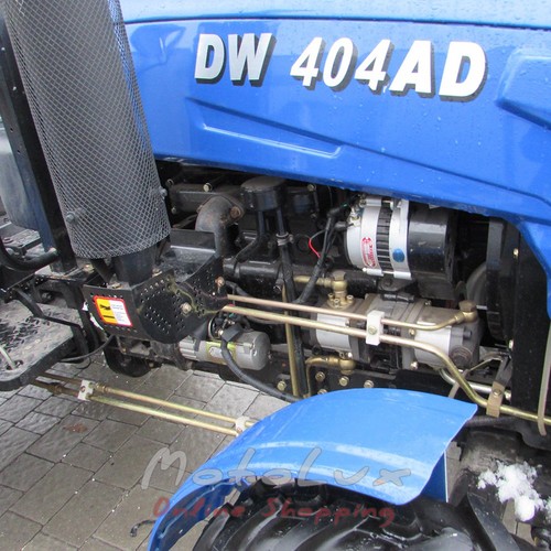 Traktor DW 404 AD , 40 LE, 4 hengeres, kéttárcsás tengelykapcsoló