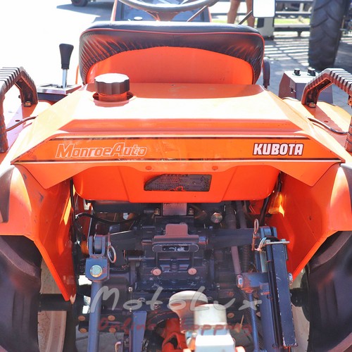 Mini traktor Kubota B1 14 s frézou, bol používaný, oranžová