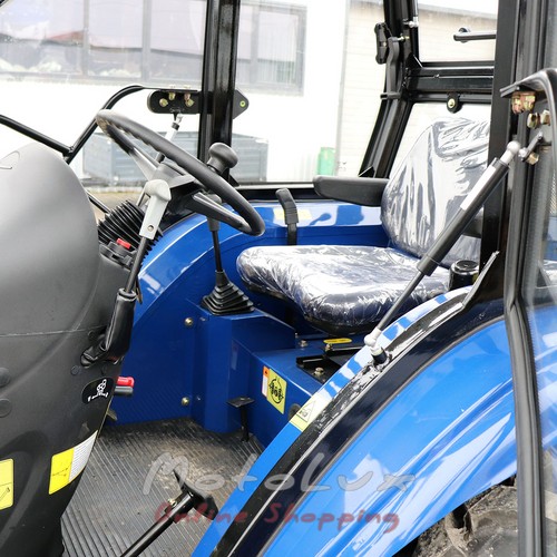 Traktor ДТЗ 5404 К, 40 HP, 4x4, 4 valce, kabína s kúrením, posilňovač riadenia
