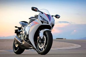 Motorkerékpár eladása a MotoLux-ba