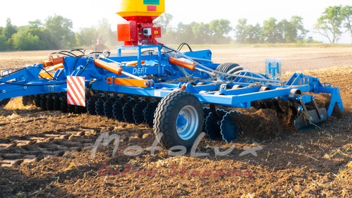 Hinged disc cultivator disc harrow DEFT 8.0 on rubber dampers