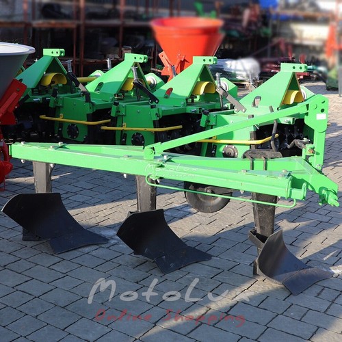 Three-Hull Plow for Tractor Bomet 3-20
