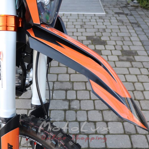 Motorkerékpár Kovi 300-4Т, Pro S, KT, fekete és narancssárga