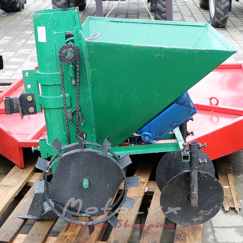 Burgonya kapálógép egytengelyes kis traktorhoz КСП 02 műtrágya tartállyal