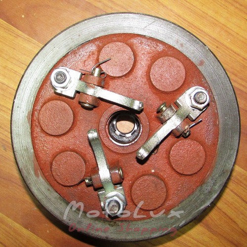 Clutch assembly for tractor