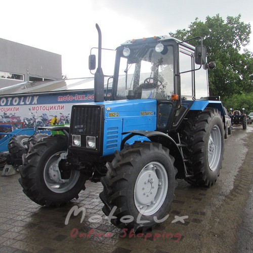 Traktor Bielorusko 892.2, pohon všetkých kolies, prevodovka 18+4, typ prednej nápravy