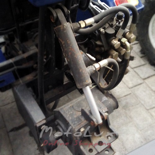 Hydraulic cylinder gear reducer on mototractor