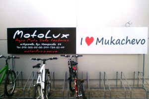 A bevásárlóközponton "Shchodnya" a Motolux kerékpár park elhelyezése