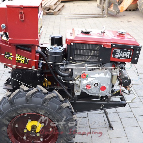 Egytengelyes Zarya SH 61E önindítós kistraktor, 8 LE, eke + talajmaró