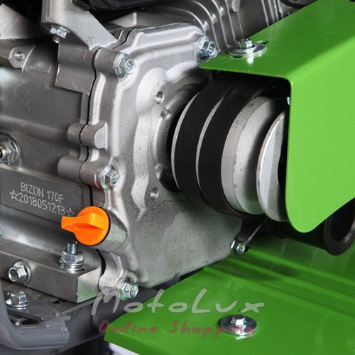 Egytengelyes diesel kézi inditás kistraktor Bizon 900 Lux, 2 előre / 1 vissza, 7 LE