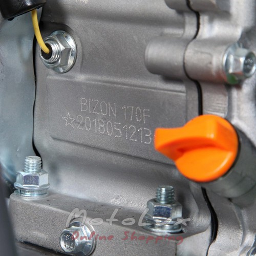Egytengelyes benzin kézi inditás kistraktor Bizon 910 Lux, 3 előre / 1 vissza, léghűtés, 7 l.e.
