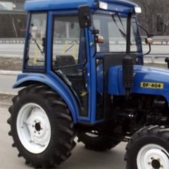 Right side side glass on Dongfeng 404 mini-tractor cab (h = 900 x 910, L = 590 x 700)