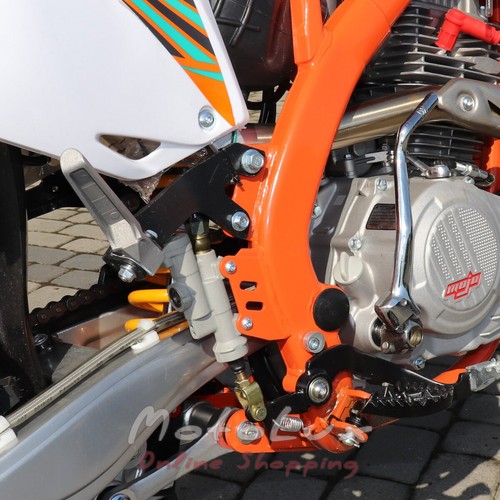 Мотоцикл BSE J4 Enduro, бело-оранжево-зеленый