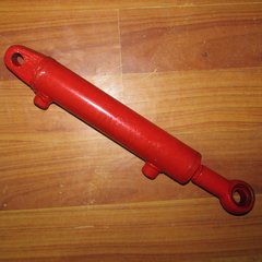 Hydraulic cylinder for motor-tractor