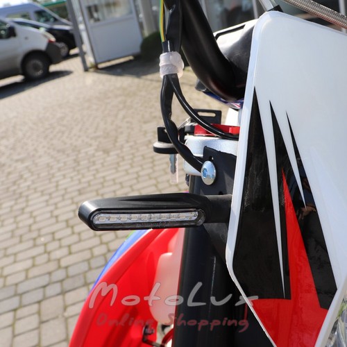 Мотоцикл BSE S2 250 Enduro, красный с синим и белым