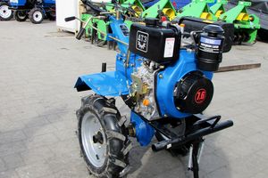 Nové video: "Dieselový dvojkolesový malotraktor ДТЗ 576Д"