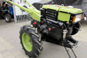 Új videó: "Dizeles egytengelyes kistraktor Zubr JR Q79"