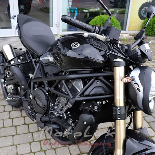 Motocykel Benelli 752S, čierny