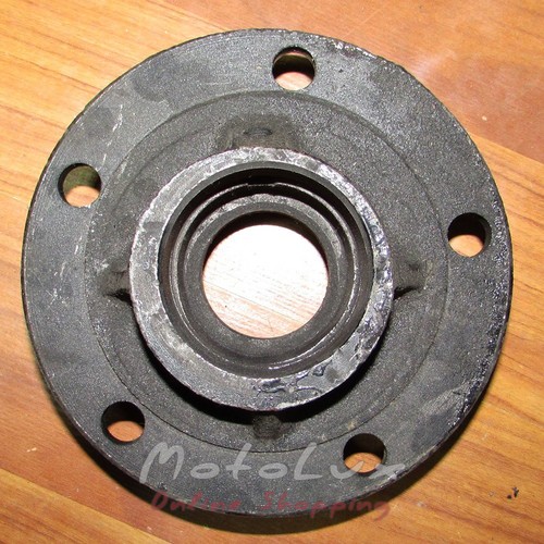 Front hub for tractor 5 pins