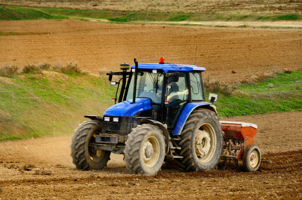 Купить трактор для пахоты земли трактор донг